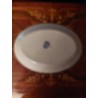 Plat Allongé en Porcelaine Boch La Louvière - Motif YEDDO - Très bon état (24x15 cm).