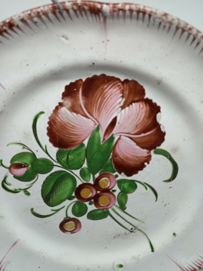 img4 🏷️ Titre : Assiette XVIIIᵉ siècle — Faïence des Islettes, décor floral Louis XV
